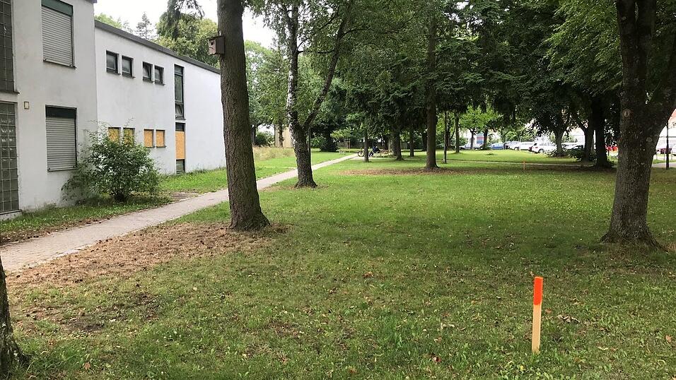 Die ehemaligen Personalwohnungen an der Finkenstra&szlig;e sollen abgerissen werden, um hier den Ersatz-Neubau f&uuml;r das marode Seniorenheim St. Nikola zu schaffen. Das 61,2-Millionen-Euro-Projekt ist auf F&ouml;rdermittel angewiesen.