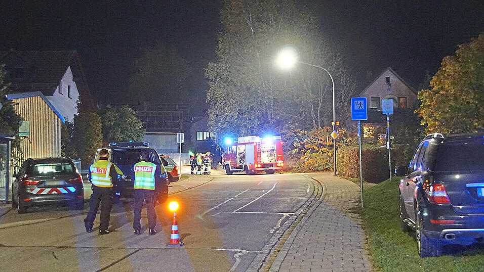 Ein Großaufgebot an Polizisten und Feuerwehrleuten war am Donnerstag in Altenthann zu sehen. Ein Großaufgebot an Polizisten und Feuerwehrleuten war am Donnerstag in Altenthann zu sehen.