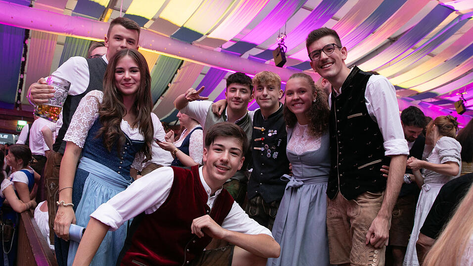 Die Partybilder vom Samstag, 16. August, aus dem Festzelt Wenisch. Die Partybilder vom Samstag, 16. August, aus dem Festzelt Wenisch.
