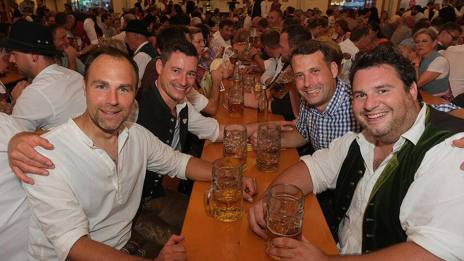 Die Partybilder vom Mittwoch, 16. August 2023, aus dem Festzelt Greindl. Die Partybilder vom Mittwoch, 16. August 2023, aus dem Festzelt Greindl.