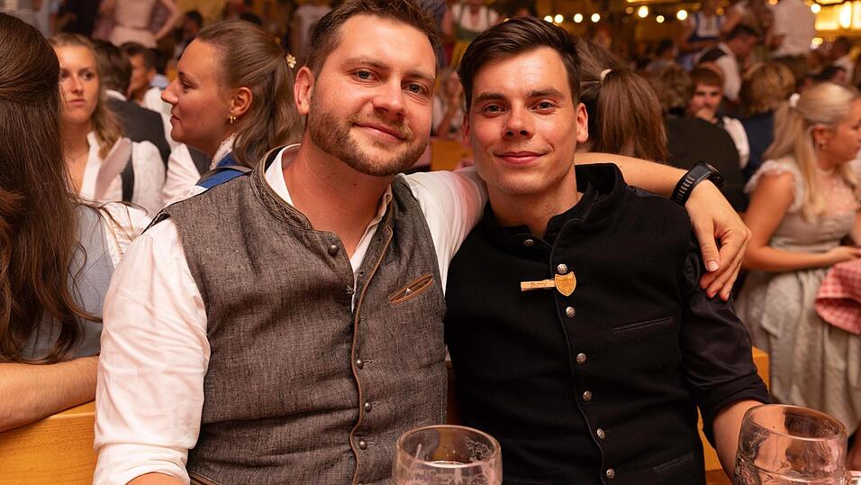 Die Partybilder vom Samstag, 8. August, aus dem Festzelt Krönner. Die Partybilder vom Samstag, 8. August, aus dem Festzelt Krönner.