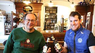 Prost! Mark Pfeffer und Braumeister Andreas Keller (r.) Prost! Mark Pfeffer und Braumeister Andreas Keller (r.)