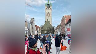 Im Februar belebt der 'Eiszauber' wieder den Stadtplatz.