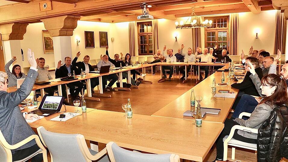 Schon jetzt steht fest, dass der Stadtrat im Frühjahr 2026 anders aussehen wird als hier bei der letzten Haushaltsabstimmung. Vier Mitglieder haben signalisiert, dass sie nicht mehr kandidieren werden. Schon jetzt steht fest, dass der Stadtrat im Frühjahr 2026 anders aussehen wird als hier bei der letzten Haushaltsabstimmung. Vier Mitglieder haben signalisiert, dass sie nicht mehr kandidieren werden.