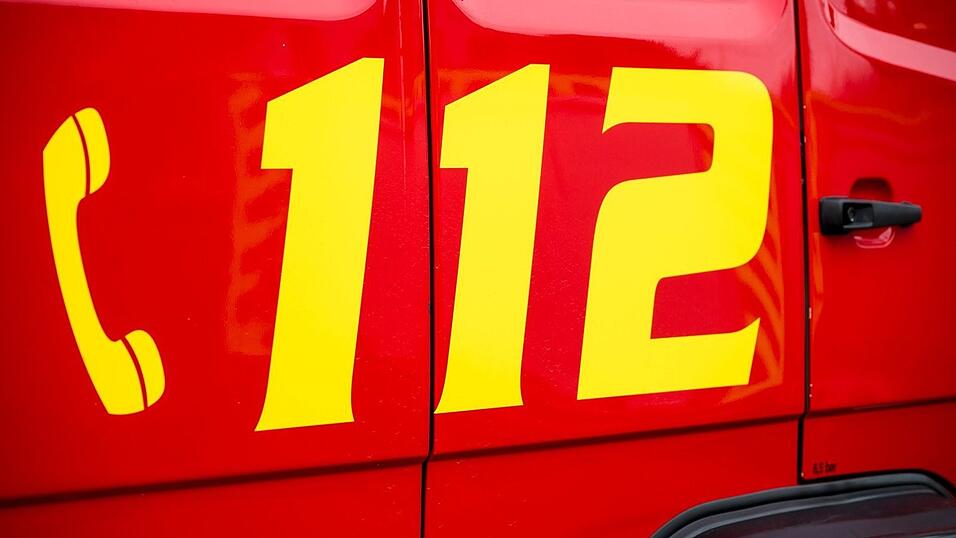 In der Spitze waren rund 260 Menschen bei dem Waldbrand im Einsatz. (Symbolbild) In der Spitze waren rund 260 Menschen bei dem Waldbrand im Einsatz. (Symbolbild)