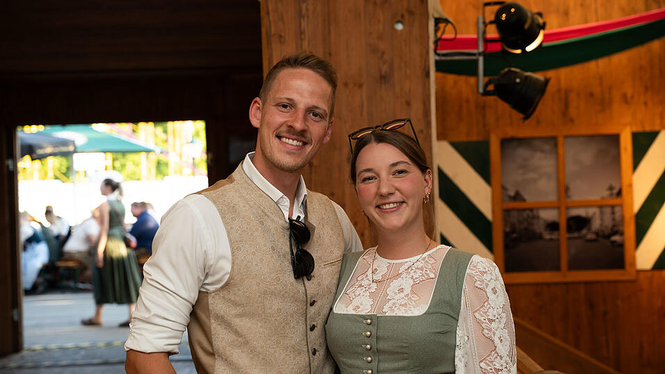 Die Partybilder vom Mittwoch, 12. August, aus dem Festzelt Weckmann. Die Partybilder vom Mittwoch, 12. August, aus dem Festzelt Weckmann.