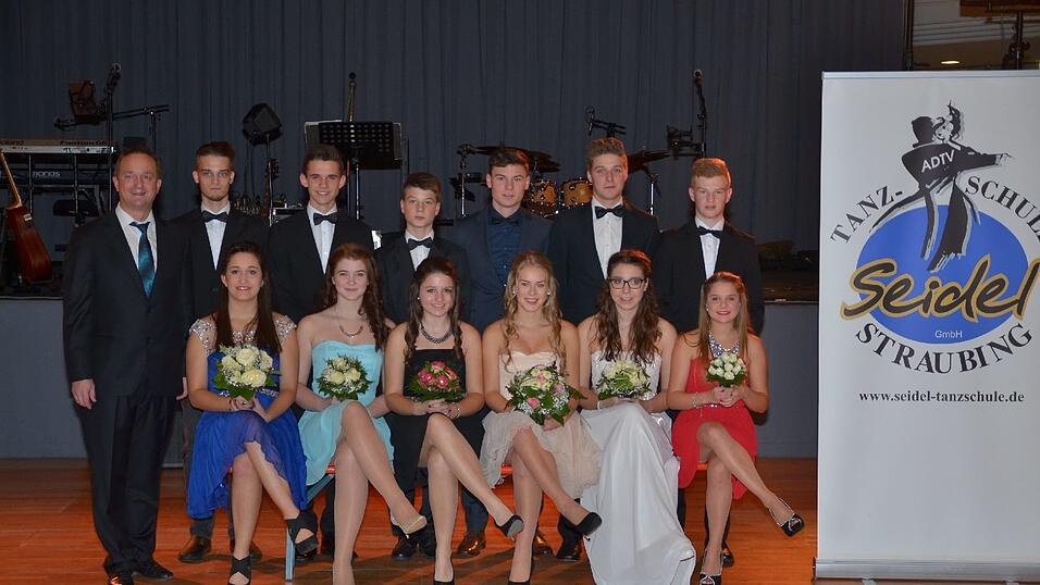 Die Bilder vom Abschlussball der Tanzschule Seidel in der Fraunhofer-Halle am 28. November. Die Bilder vom Abschlussball der Tanzschule Seidel in der Fraunhofer-Halle am 28. November.