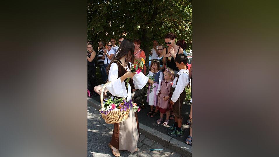 Die schönsten Augenblicke des historischen Drachenstich-Festzuges 2016. Die schönsten Augenblicke des historischen Drachenstich-Festzuges 2016.