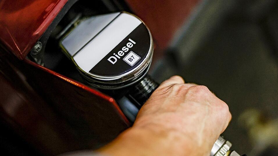 Eine Dieselspur hat am Mittwoch die Feuerwehr beschäftigt.