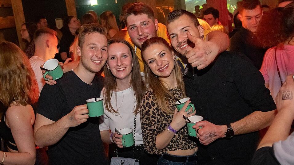 Die Stimmung bei den Partygängern am Samstagabend war prächtig. Die Stimmung bei den Partygängern am Samstagabend war prächtig.