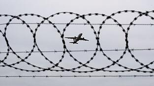 Noch immer kommen viele Menschen &uuml;ber andere EU-Staaten nach Deutschland, obwohl diese nach den EU-Regeln zust&auml;ndig w&auml;ren.