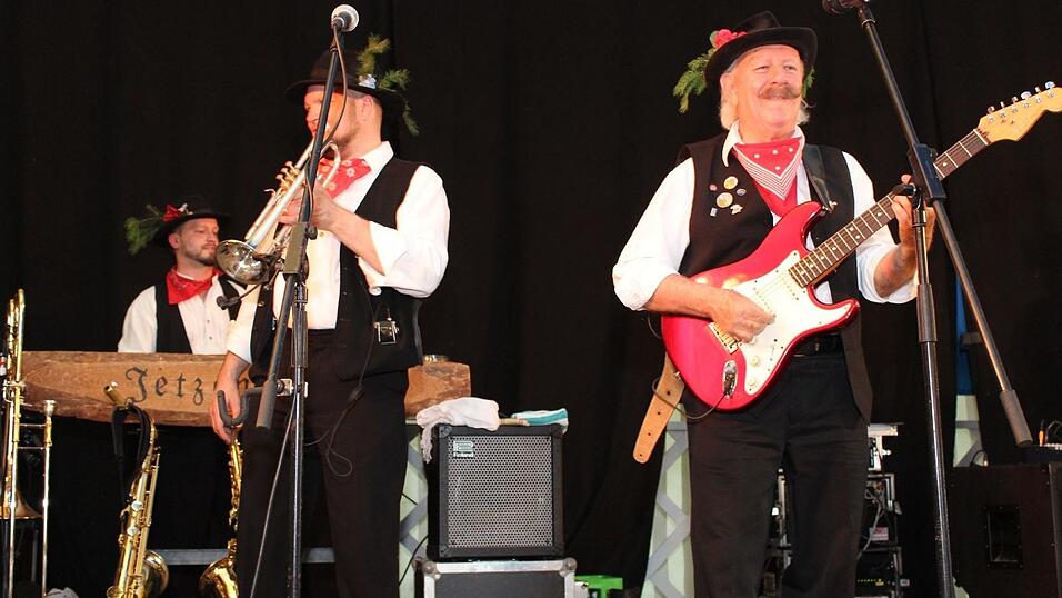 Auch am Freitag war super Stimmung am Ergoldinger Volksfest. Auch am Freitag war super Stimmung am Ergoldinger Volksfest.