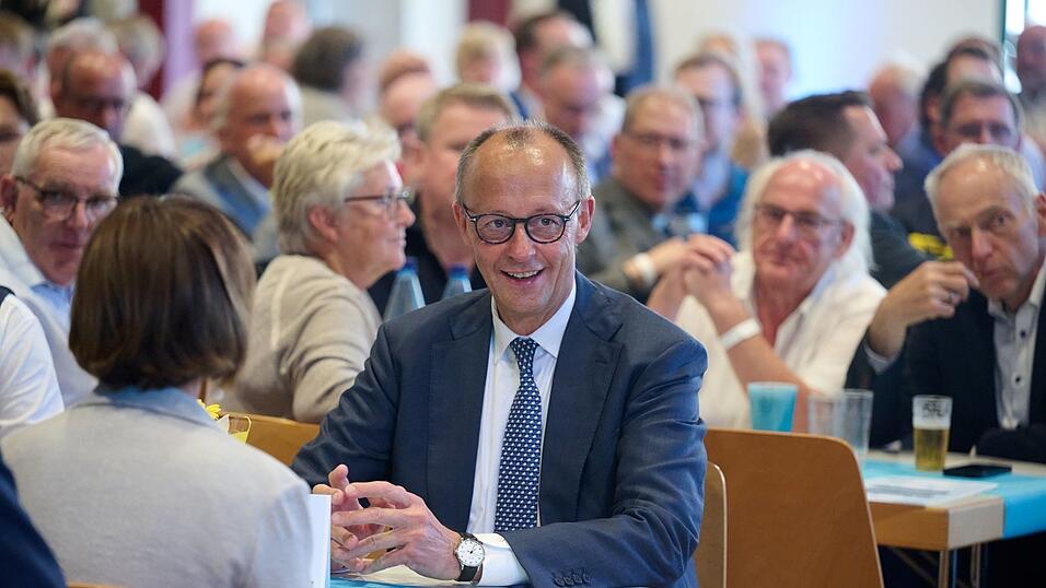 Ein Wohlfühltermin für Friedrich Merz: Eine CDU-Festveranstaltung in seiner Heimat Arnsberg. Ein Wohlfühltermin für Friedrich Merz: Eine CDU-Festveranstaltung in seiner Heimat Arnsberg.