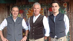 Die Betreiber des Festzelts im Historischen Bereich: die Br&uuml;der Klaus und Max Greindl sowie Klaus Greindls Sohn Luca (von links).