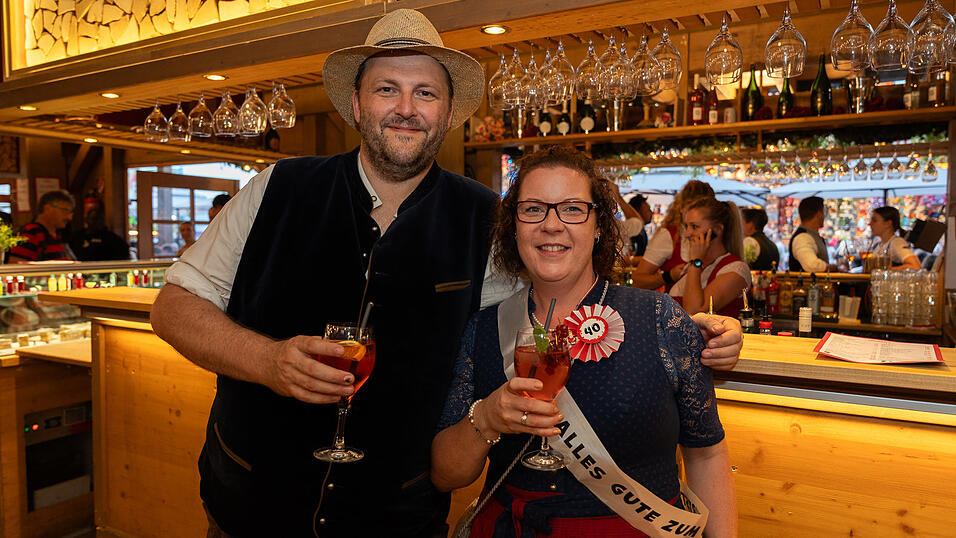 Die Partybilder vom Donnerstag, 17. August 2023, aus dem Festzelt Krönner. Die Partybilder vom Donnerstag, 17. August 2023, aus dem Festzelt Krönner.