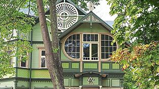 Im Kur- und Erholungsort Jurmala finden sich viele reich verzierte Holzbauten.
