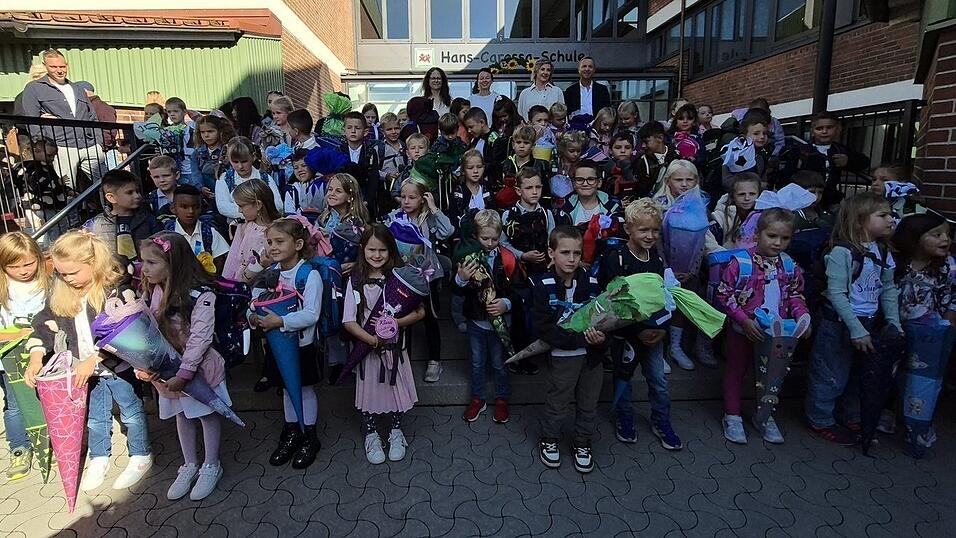 64 Kinder hatten am Dienstag ihren ersten Schultag.