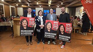 Marianne Schieder (Zweite von links) und ihre Unterstützer der hiesigen SPD-Spitze. Marianne Schieder (Zweite von links) und ihre Unterstützer der hiesigen SPD-Spitze.