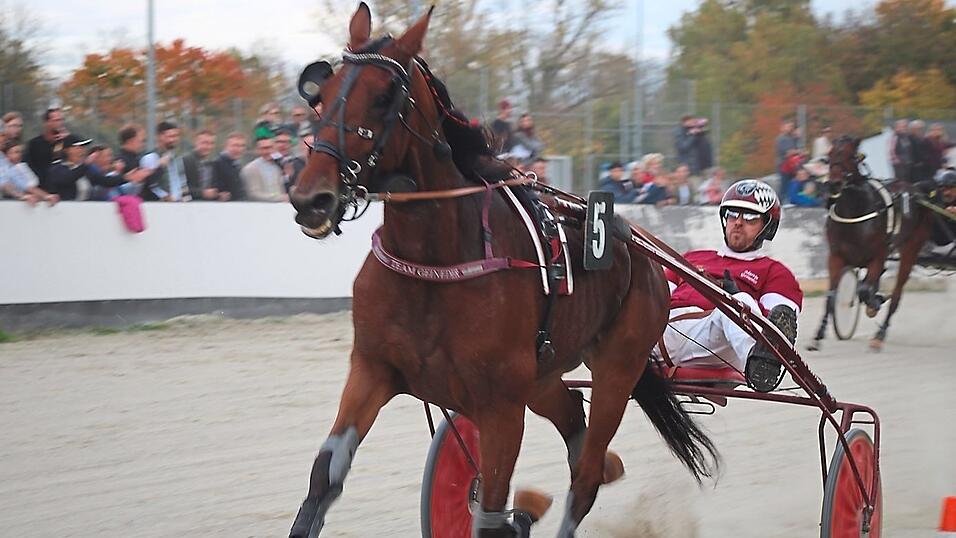 Wie schon im Vorjahr holte sich der Arnstorfer Martin Geineder den Sieg im Entscheidungslauf. Wie schon im Vorjahr holte sich der Arnstorfer Martin Geineder den Sieg im Entscheidungslauf.