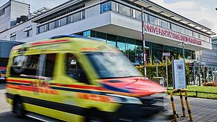 Rettungsdienste und Notaufnahmen sind oft überlastet, nun soll eine Reform helfen. (Symbolfoto) Rettungsdienste und Notaufnahmen sind oft überlastet, nun soll eine Reform helfen. (Symbolfoto)