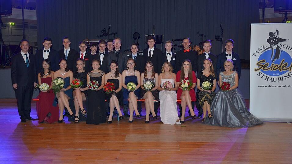 Die Bilder vom Abschlussball der Tanzschule Seidel in der Fraunhofer-Halle am 28. November. Die Bilder vom Abschlussball der Tanzschule Seidel in der Fraunhofer-Halle am 28. November.
