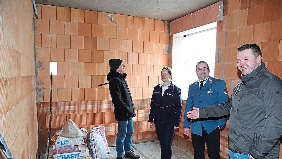 Bauamtsleiter Andreas Brunner führte durch den Rohbau.