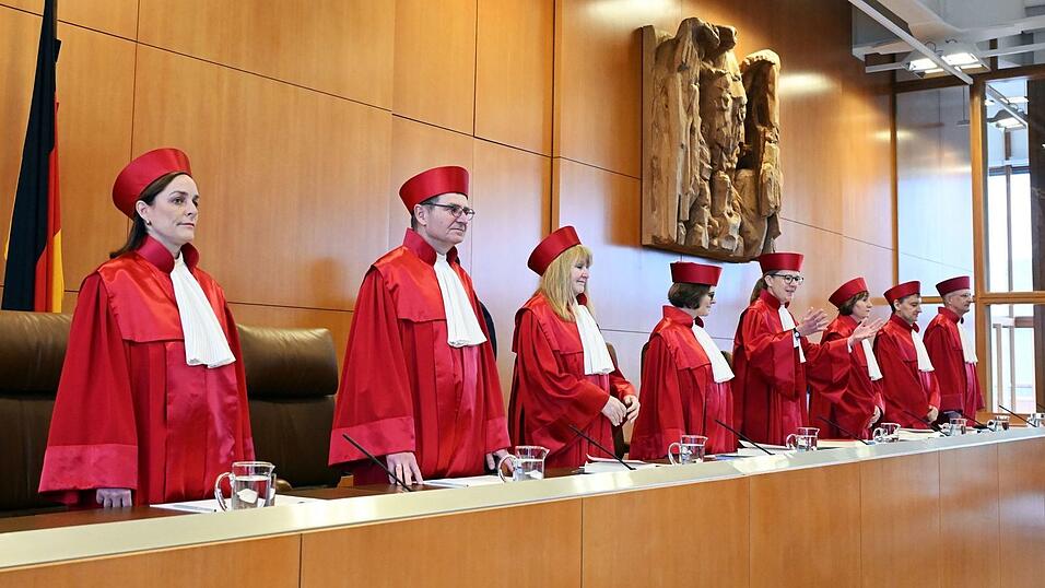 Der zweite Senat verhandelt eine Organklage der Grünen-Fraktion im Bundestag. (Archivbild) Der zweite Senat verhandelt eine Organklage der Grünen-Fraktion im Bundestag. (Archivbild)