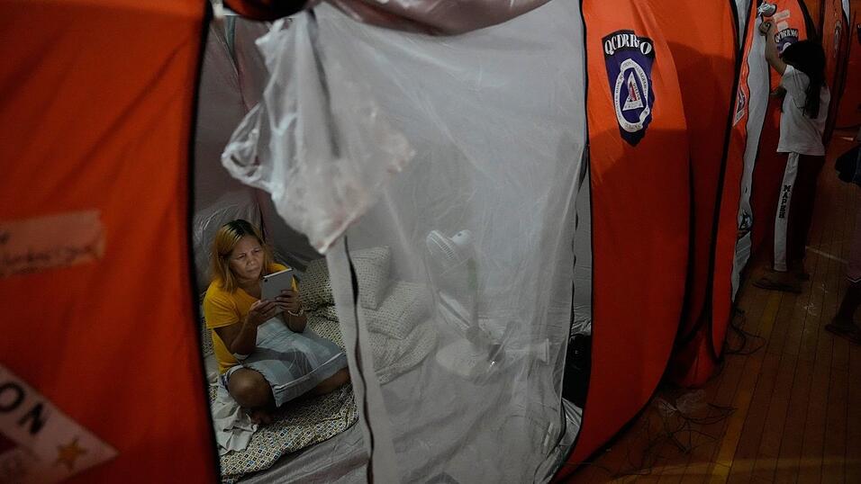 Auf der Flucht vor Supertaifun «Fung-Wong» mussten mehr als eine Million Menschen ihre Häuser verlassen. Auf der Flucht vor Supertaifun «Fung-Wong» mussten mehr als eine Million Menschen ihre Häuser verlassen.