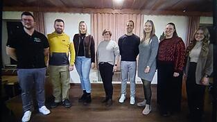 Die neue Vorstandschaft des Spielmannzugs Viechtach mit dem Vorstandsvorsitzenden Maximilian Stra&szlig;ner (l.)