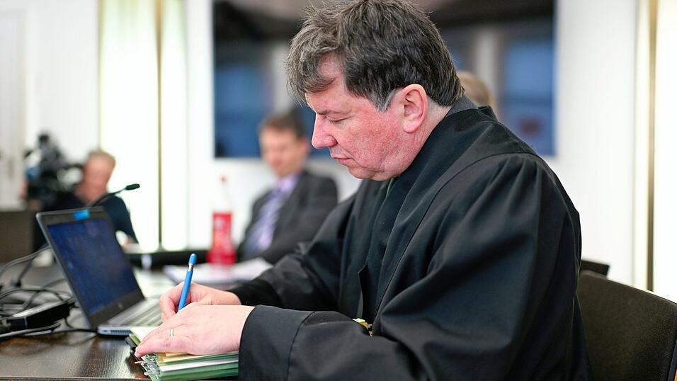 Kläger wollen wegen angeblich verzerrter Berichterstattung keinen Rundfunkbetrag zahlen. Kläger wollen wegen angeblich verzerrter Berichterstattung keinen Rundfunkbetrag zahlen.