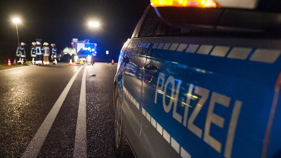 Ein 23-j&auml;hriger Autofahrer aus dem Landkreis Regensburg ist bei einem Unfall auf der A93 bei Hausen schwer verletzt worden. (Symbolbild)