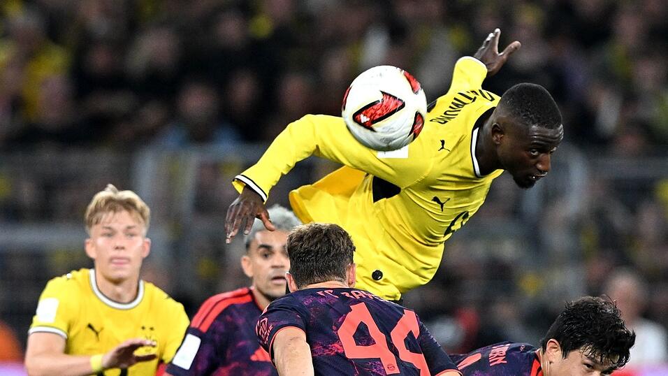 Borussia Dortmund versuchte viel - aber lange ohne Erfolg, wie hier Serhou Guirassy (oben). Borussia Dortmund versuchte viel - aber lange ohne Erfolg, wie hier Serhou Guirassy (oben).