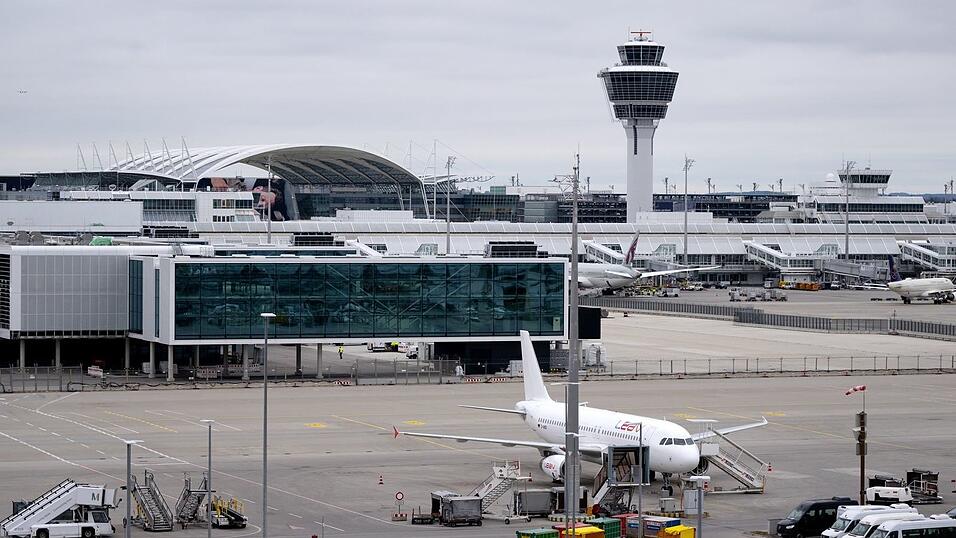 Am Münchner Flughafen soll am Samstag wieder weitgehend normaler Betrieb herrschen. Am Münchner Flughafen soll am Samstag wieder weitgehend normaler Betrieb herrschen.