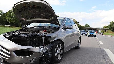 Der Fahrer dieses Mercedes wollte wohl wenden.