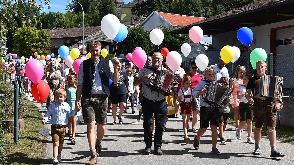 B&uuml;rgermeister Anton Sporrer zog voran.