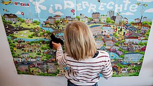Bei der Umsetzung von Kinderrechten in Bayern ist nach Ansicht des Deutschen Kinderhilfswerks noch Luft nach oben. (Symbolbild) Bei der Umsetzung von Kinderrechten in Bayern ist nach Ansicht des Deutschen Kinderhilfswerks noch Luft nach oben. (Symbolbild)