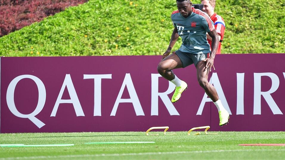 Als Mannschafts-DJ hat Alphonso Davies die prominente Konkurrenz bereits verdr&auml;ngt. Doch damit begn&uuml;gt sich der Winter-Zugang des FC Bayern nicht. Der 18 Jahre alte Kanadier meldete in Doha Anspr&uuml;che an, eines der Gesichter des neuen, verj&uuml;ngten FC Bayern zu werden.