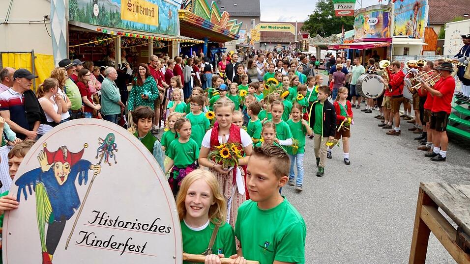 Die schönsten Augenblicke vom Auftakt des Drachenstichfestes am Samstagnachmittag in Furth im Wald. Die schönsten Augenblicke vom Auftakt des Drachenstichfestes am Samstagnachmittag in Furth im Wald.