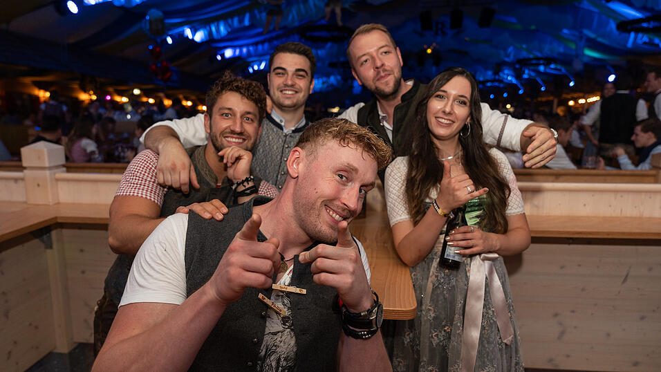 Die Partybilder vom Freitag, 18. August 2023, aus dem Festzelt Reisinger. Die Partybilder vom Freitag, 18. August 2023, aus dem Festzelt Reisinger.