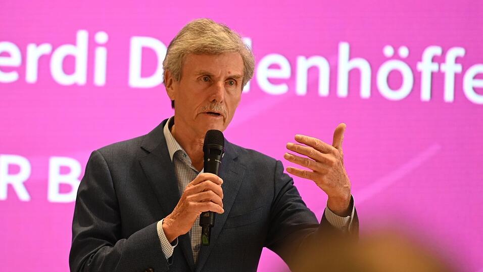 Dudenhöffer: «Die schlechten Verkäufe in China belasten, gleichzeitig öffnet BYD die Schleusen für erhebliche Exporte». (Archivbild) Dudenhöffer: «Die schlechten Verkäufe in China belasten, gleichzeitig öffnet BYD die Schleusen für erhebliche Exporte». (Archivbild)