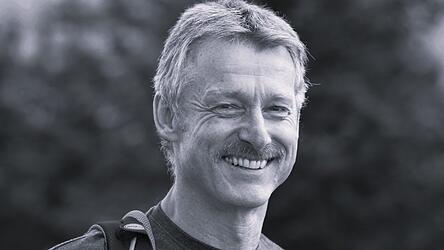 Roland Reisinger studierte Architektur an der Technischen Universität München. In Landshut setzte er sich unter anderem für modernes Bauen ein.