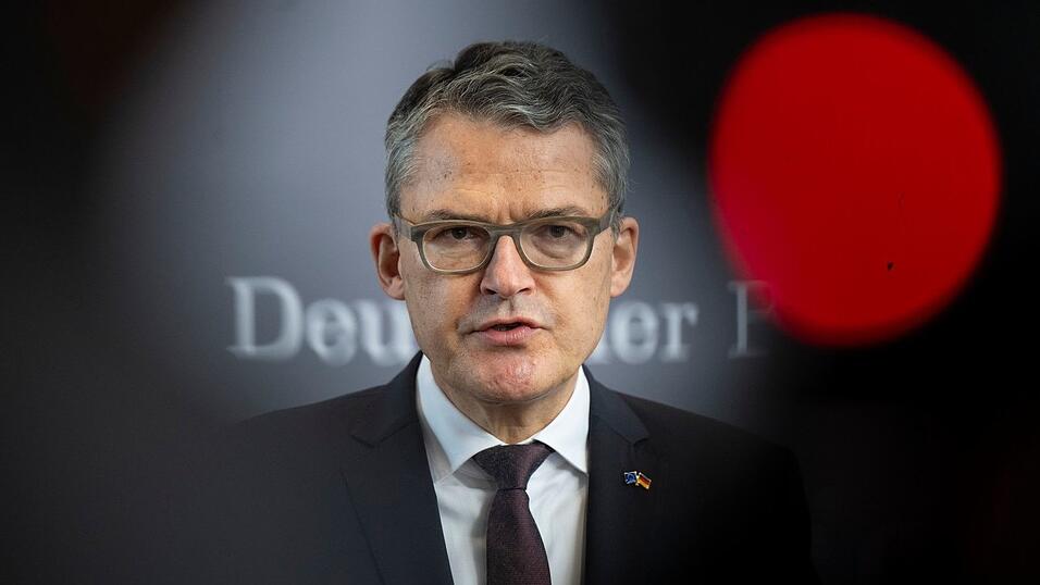 Kiesewetter zu Prüfverfahren: «Genügend Anhaltspunkte dafür sehe ich jedoch ganz klar.» (Archivbild) Kiesewetter zu Prüfverfahren: «Genügend Anhaltspunkte dafür sehe ich jedoch ganz klar.» (Archivbild)