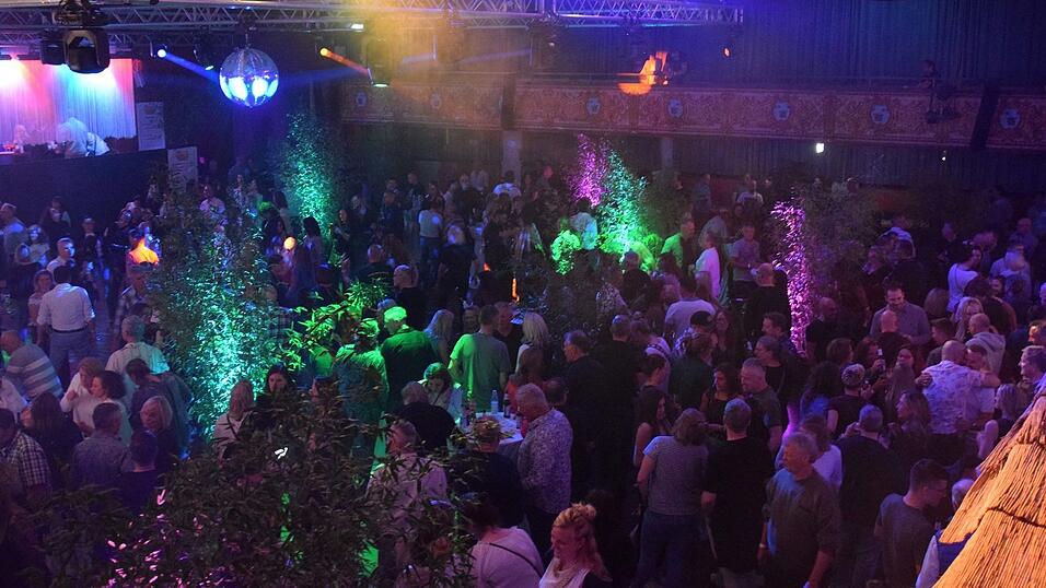 Ein voller Erfolg war wieder die &Uuml;30-Party, die der Handball-F&ouml;rderverein am Samstag in der Stadthalle veranstaltet hat.