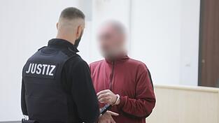 Der Angeklagte ließ über seinen Verteidiger erklären, dass er die Tat zutiefst bereue.