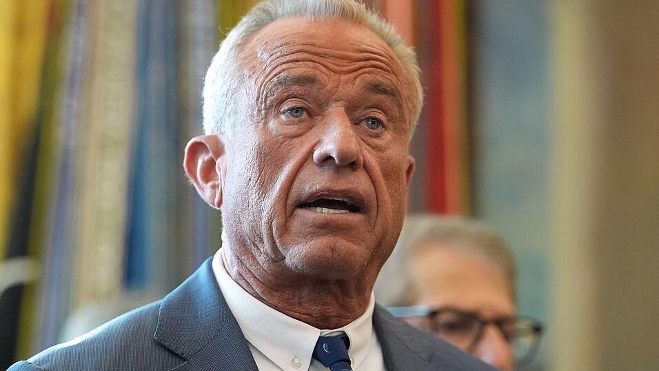 US-Gesundheitsminister Kennedy Jr. kritisiert die deutsche Regierung wegen Strafverfahren im Zusammenhang mit der Corona-Pandemie. (Archivbild)