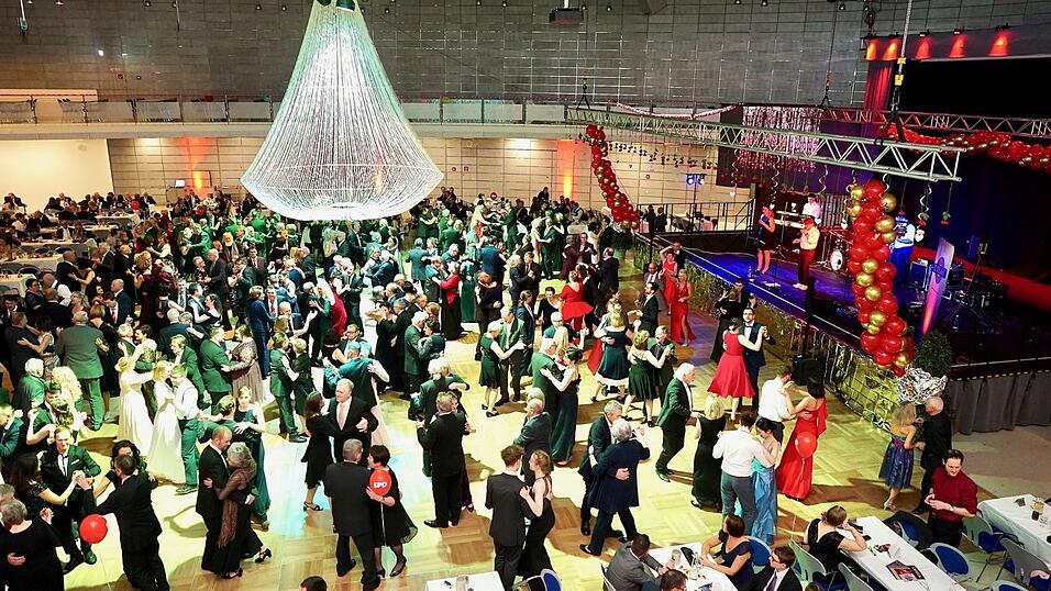 Mit dem SPD-Ball wurde am Samstag die Ballsaison in Straubing eröffnet. Mit dem SPD-Ball wurde am Samstag die Ballsaison in Straubing eröffnet.