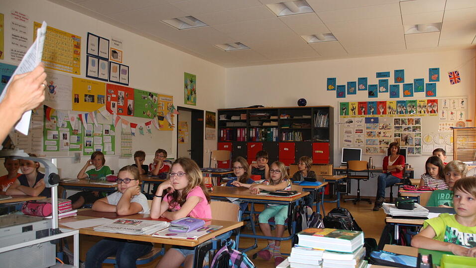 Jessica und Jonas versuchten sich als Pressefotografen und hielten die besondere Schulstunde in Bildern fest. Jessica und Jonas versuchten sich als Pressefotografen und hielten die besondere Schulstunde in Bildern fest.