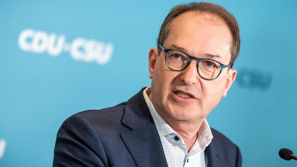 F&uuml;r Bundesinnenminister Alexander Dobrindt (CSU) sind die intensivierten Grenzkontrollen ein wichtiges Instrument zur Reduzierung unerlaubter Einreisen. (Archivfoto)