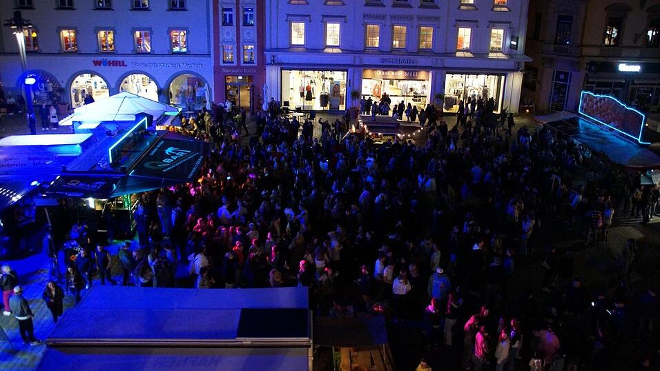 Vergangenes Jahr war die Innenstadt bei Straubings Einkaufsnacht &bdquo;Schlaflos&ldquo; voll.