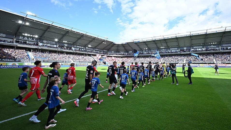 Die Heimspiel-Premiere des SC Paderborn in dieser Bundesliga-Saison. Die Heimspiel-Premiere des SC Paderborn in dieser Bundesliga-Saison.